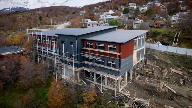 Melella recorrió los avances de la Escuela Provincial N°40 en Ushuaia