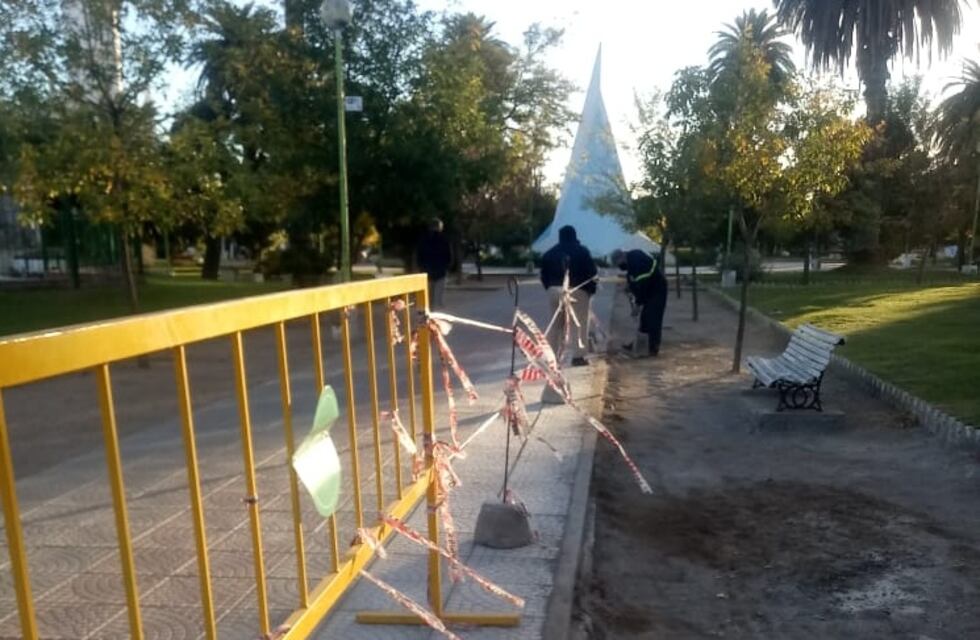 Reparaciones en Plaza Belgrano y bacheo en calle Paso