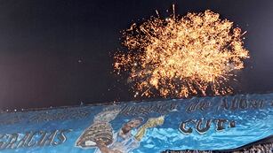 Cristian "Cuti "Romero  fue homenajeado en el partido entre Belgrano e Instituto y el acto llegó a Londres.