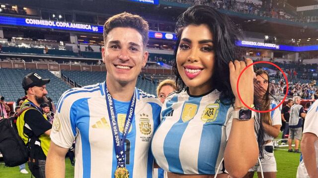 La foto de Julián Álvarez, una fan y Emilia Ferrero que se hizo viral.