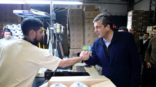 Sergio Massa visitó una fábrica en Villa Soldati.