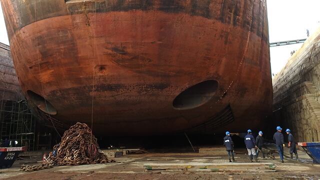 Intensa labor en los diques del Arsenal Naval