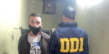La foto de la entrega del presunto asesino de Joel Sánchez, el joven panadero que fue apuñalado. Twitter @NAagencia