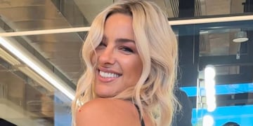 Ailén Bechara apostó por un vestido negro con aberturas y casi muestra de más