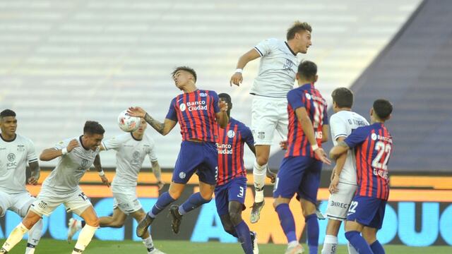 Enzo Díaz cabecea y será el primero de Talleres ante San Lorenzo (Foto: Javier Ferreyra).