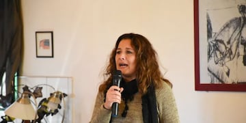 La nueva secretaria general del gremio de los Judiciales de Mendoza firmó el Acta Acuerdo por el incremento salarial. Gentileza Los Andes