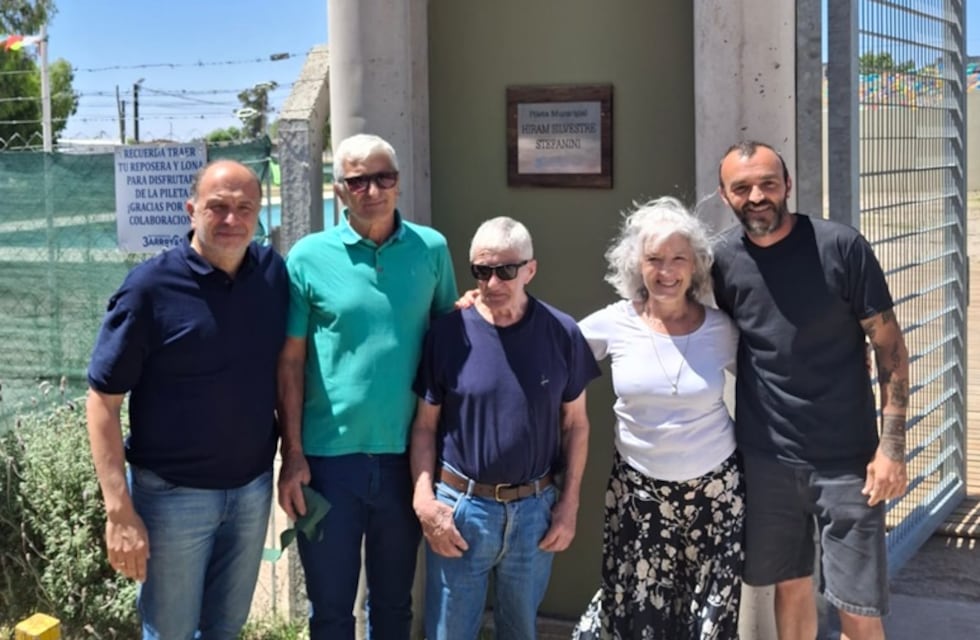 Se inauguró la temporada en el Natatorio Municipal que desde hoy lleva el nombre de “Hiram Silvestre Stefanini”