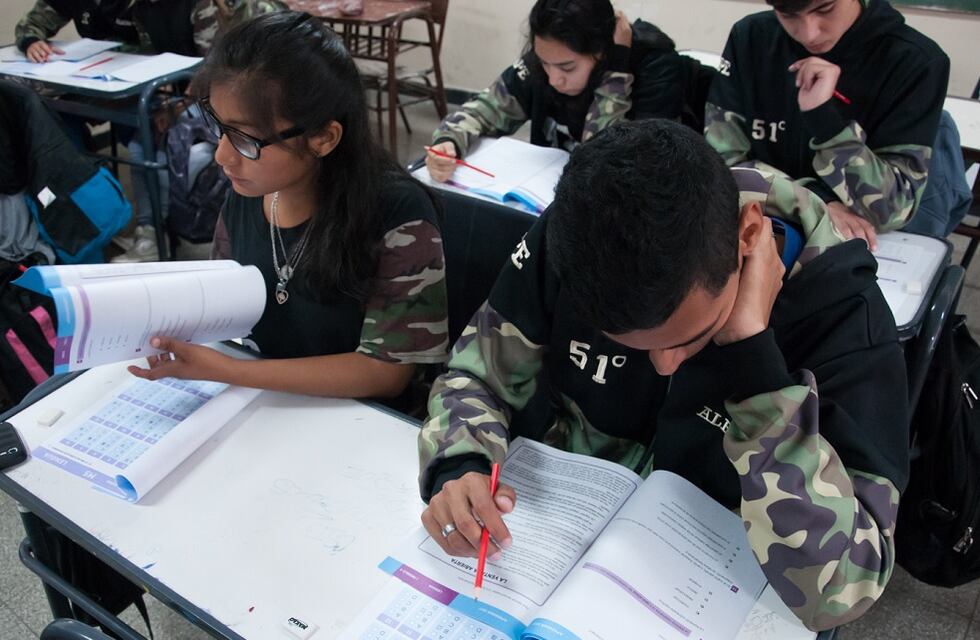 La mayoría de los alumnos que está por egresar quiere irse del país: qué opinan de la actualidad nacional