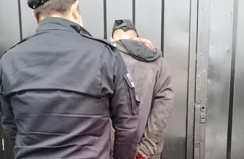 Detuvieron a un presunto barretero señalado por violentar puertas de vehículos en Posadas