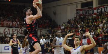 Instituto y Boca, por el quinto juego de la serie semifinal de la LNB, en Alta Córdoba. (Nicolás Bravo / La Voz)