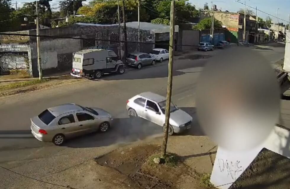 Burzaco: el video del momento en que un conductor borracho chocó y mató a un hombre que arreglaba una camioneta