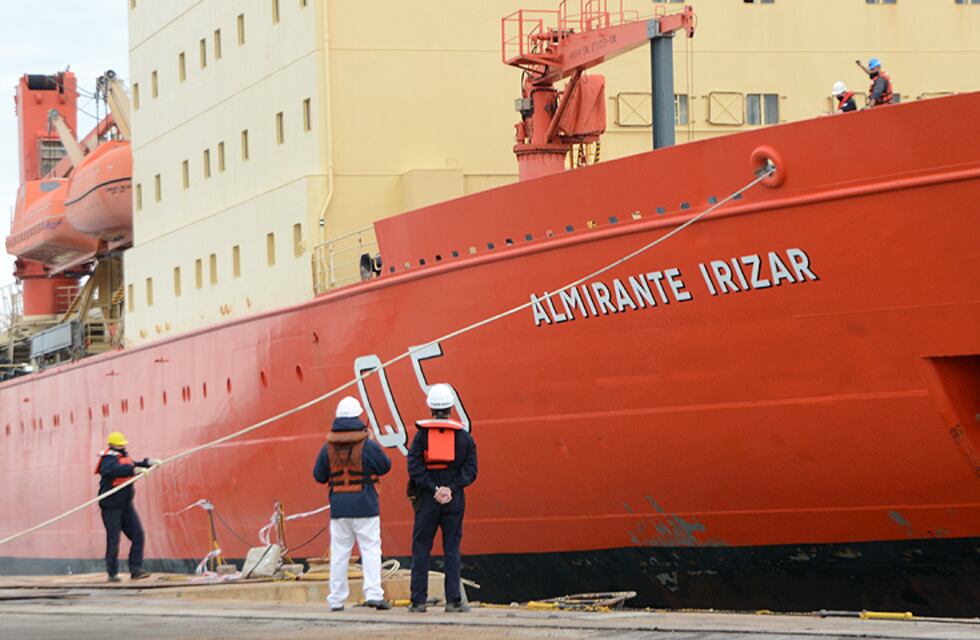 Puerto Belgrano: el rompehielos ARA “Almirante Irízar” está en dique seco