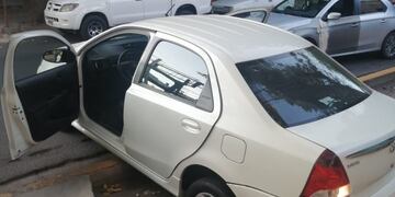 Un ladrón mendocino cayó a una acequia luego de querer escapar de la policía con un auto robado.