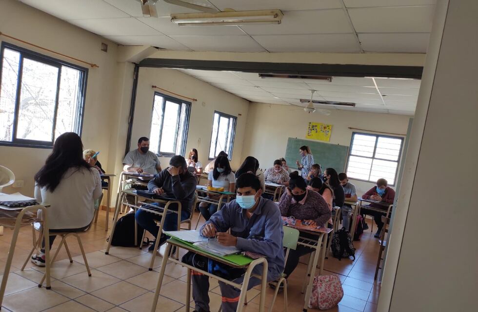 Más de 100 jóvenes y adultos son acompañados por un programa acorde a sus demandas