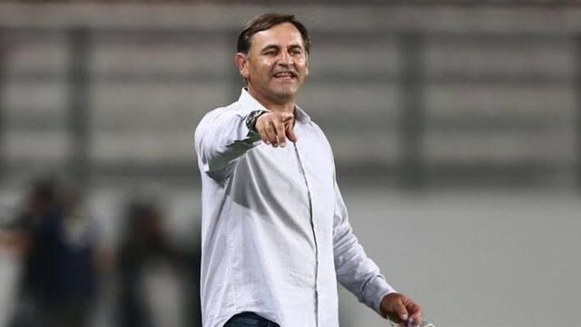 Carlos Bustos es técnico de Alianza Lima, para devolverlo a los primeros planos. Su hermano Fabián, es DT del Barcelona...