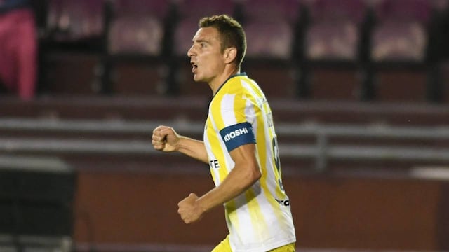 Marco Ruben anotó un doblete para Rosario Central ante Lanús. (Rosario Central)