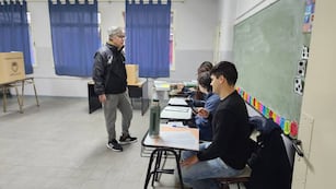 El domingo 16 de julio de 2023 se celebraron las elecciones primarias, abiertas, simultáneas y obligatorias (PASO) en Santa Fe. En Rosario habilitaron 442 locales de votación con el sistema de boleta única.