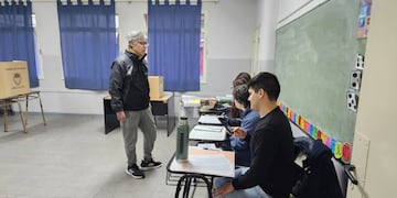 El domingo 16 de julio de 2023 se celebraron las elecciones primarias, abiertas, simultáneas y obligatorias (PASO) en Santa Fe. En Rosario habilitaron 442 locales de votación con el sistema de boleta única.