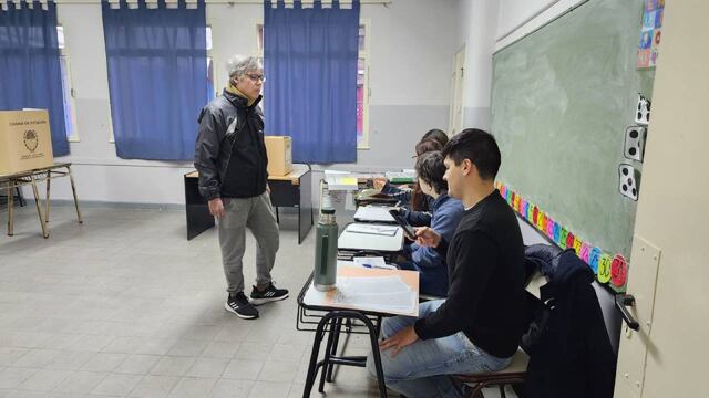 El domingo 16 de julio de 2023 se celebraron las elecciones primarias, abiertas, simultáneas y obligatorias (PASO) en Santa Fe. En Rosario habilitaron 442 locales de votación con el sistema de boleta única.