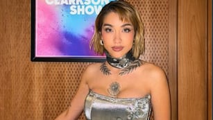 María Becerra desfiló con un look total denim y dejó muy poco para la imaginación