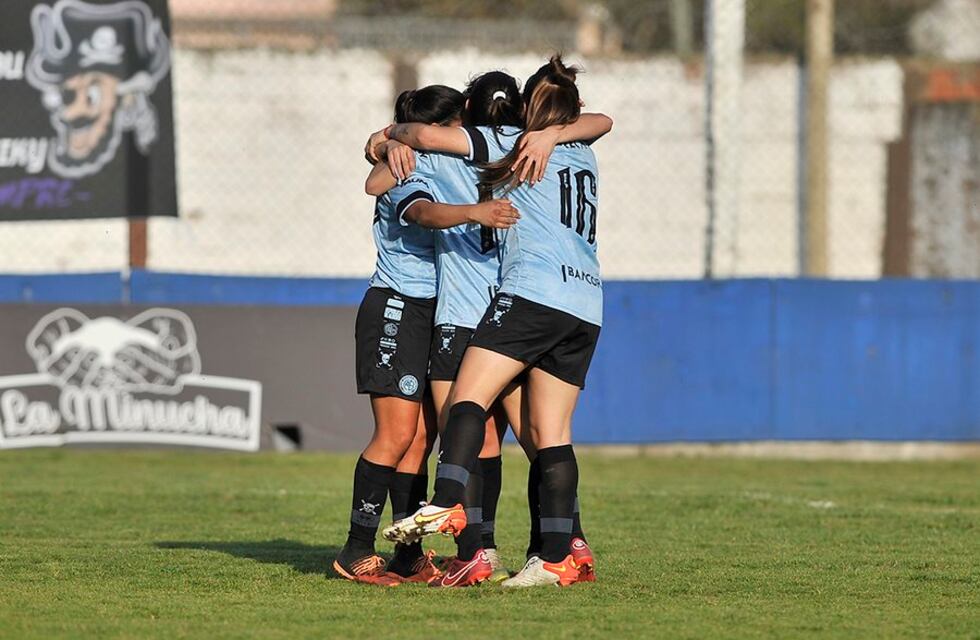 Belgrano goleó a Atlas en el fútbol femenino y sacó más ventaja en la Primera B