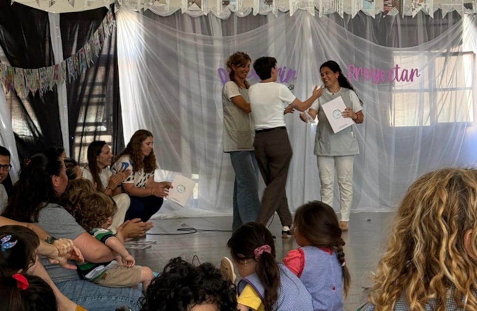 Gonzales Chaves: la Escuela Nº 1 celebró su aniversario con un libro