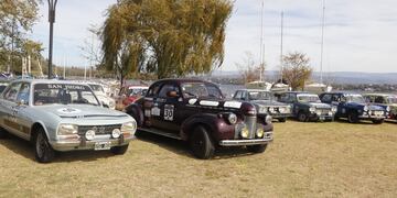 autos históricos en Carlos Paz
