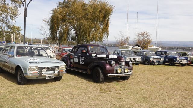 autos históricos en Carlos Paz
