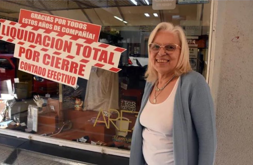 Comprar regalos ya no será lo mismo: la triste despedida de la primer marroquinería de Neuquén