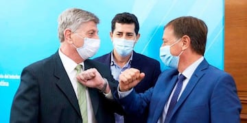 Los gobernadores de la Pampa, Sergio Ziliotto, de Mendoza, Rodolfo Suárez y detrás el ministro del Interior de la Nación, Wado de Pedro. Gentileza Presidencia de la Nación