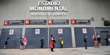 Solicitarán al menos una dosis de vacuna COVID-19 para ingresar a los estadios del fútbol argentino.