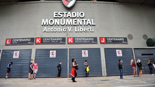 Solicitarán al menos una dosis de vacuna COVID-19 para ingresar a los estadios del fútbol argentino.