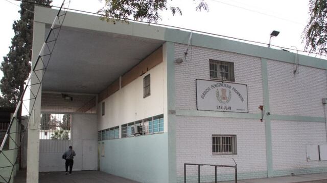 Una maestra sanjuanina fue sorprendida tras intentar pasar artefactos escondidos en una torta