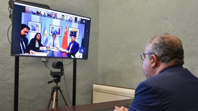 El gobernador Raúl Jalil se reunió de manera virtual con el embajador argentino en China