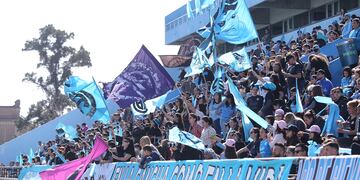 Las Piratas ganaron 7 a 1 a Vélez, con un importante marco de público.