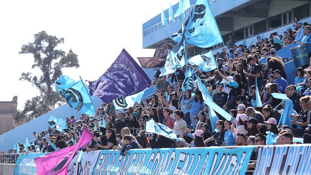 Las Piratas ganaron 7 a 1 a Vélez, con un importante marco de público.