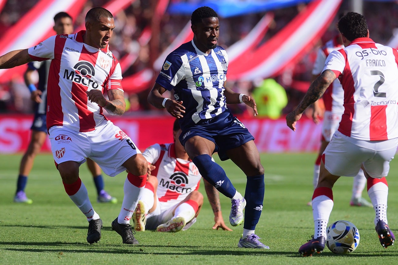 Instituto y Talleres se enfrentaron por la Liga Profesional. (José Gabriel Hernández / La Voz)