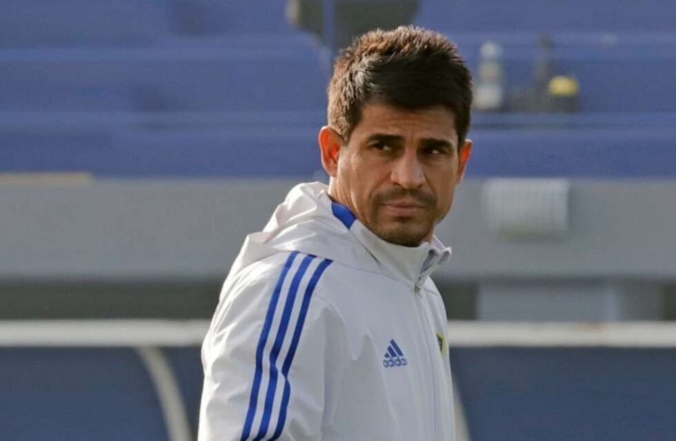 Tras ser internado de urgencia, Boca posteó una imagen de Hugo Ibarra desde el hospital y llevó tranquilidad sobre la salud del técnico