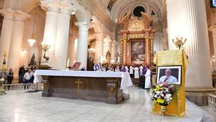 Durante la misa en memoria del Sumo Pontífice, se recordó su mensaje de humildad, compromiso social y cercanía con los más vulnerables.