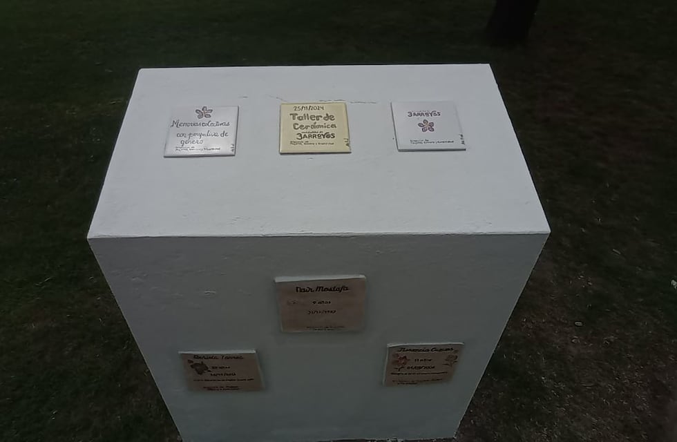 Se inauguro el Monumento a Víctimas de femicidio del partido de Tres Arroyos y la Zona