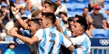 Argentina venció a Ucrania en los Juegos Olímpicos 2024: contra quién jugará en cuartos de final