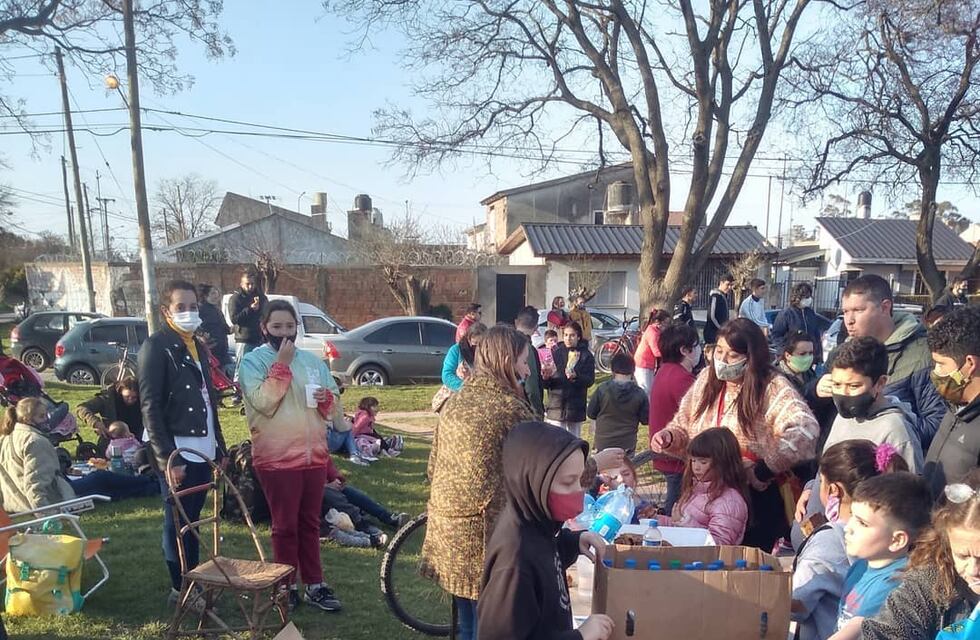 La Plaza Independencia se vistió de fiesta para celebrar el Día de la Niñez
