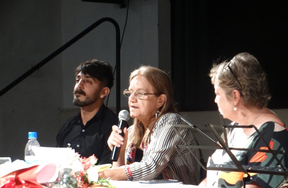 Presentan el libro “Desde mi ventana” en el Almacen de los 33 de Paraná