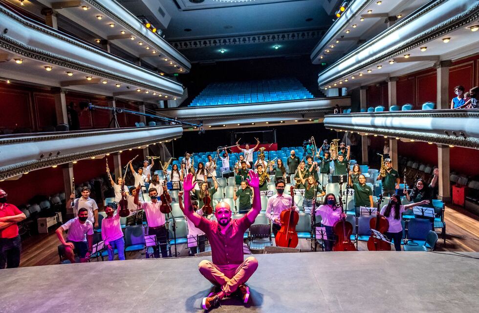 La enorme sorpresa que Abel Pintos le dio a chicos de orquestas rosarinas