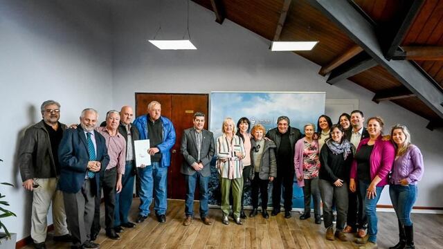 Ushuaia: la Sociedad Italiana recibió el título de propiedad del terreno de su sede