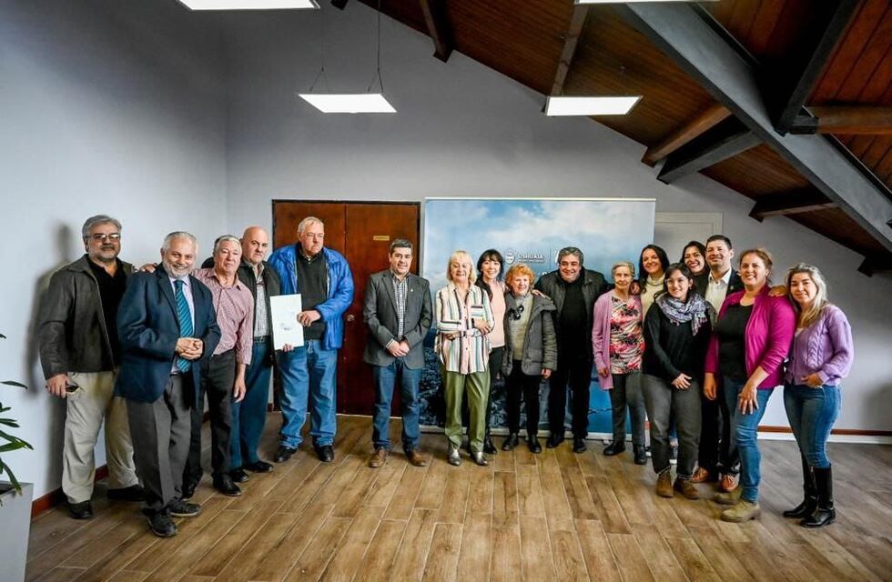 Ushuaia: la Sociedad Italiana recibió el título de propiedad del terreno de su sede