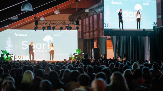 Desde 2018 el festival educativo Spark impulsa el intercambio de ideas creativas desde la ciencia, el arte y la tecnología para resolver desafíos educativos.