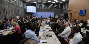 Con la presencia de nuevos expositores, continúa el debate en plenario de Diputados. Foto: Corresponsalía