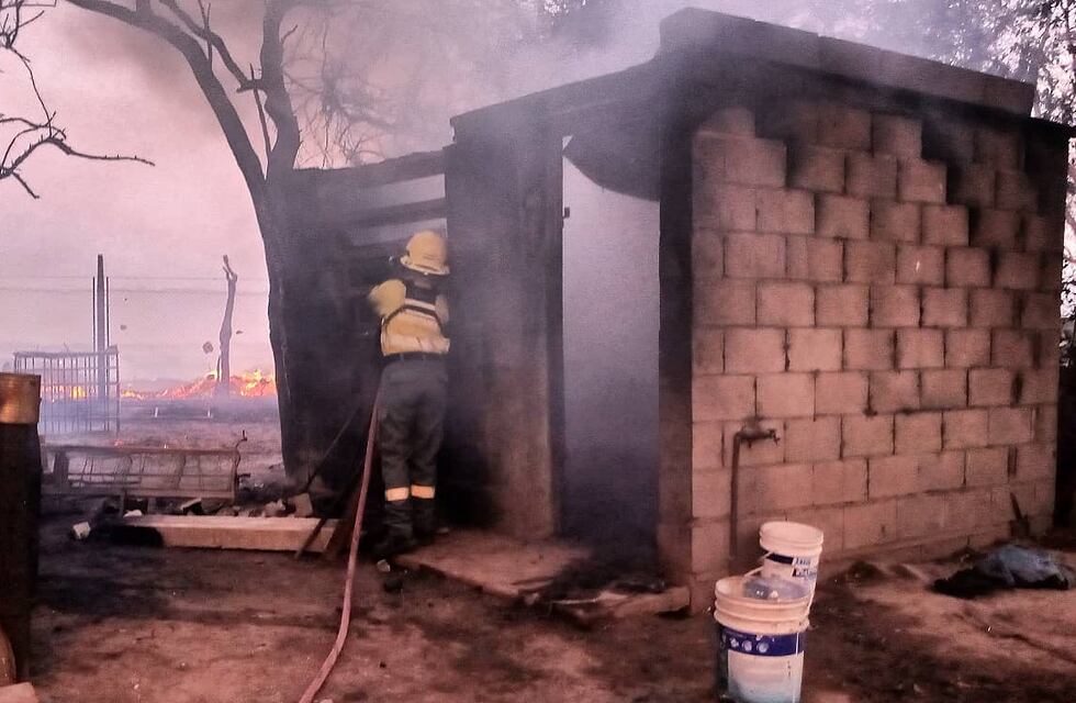 Un incendio en el Basural Municipal se expandió y ocasionó graves daños en el Refugio Canino de Arroyito