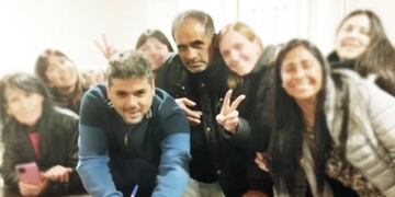 Chocolate Rigau en una foto con el concejal massista cuya detención fue pedida por la fiscal. Foto: La Voz